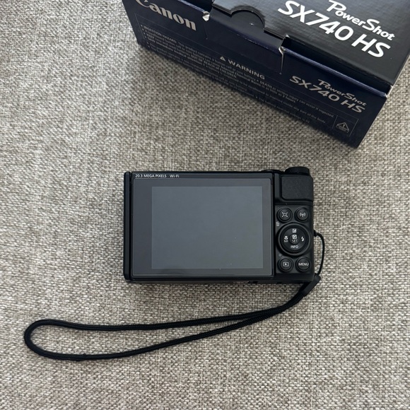 Canon SX740 HS Camera - Picture 3 of 6